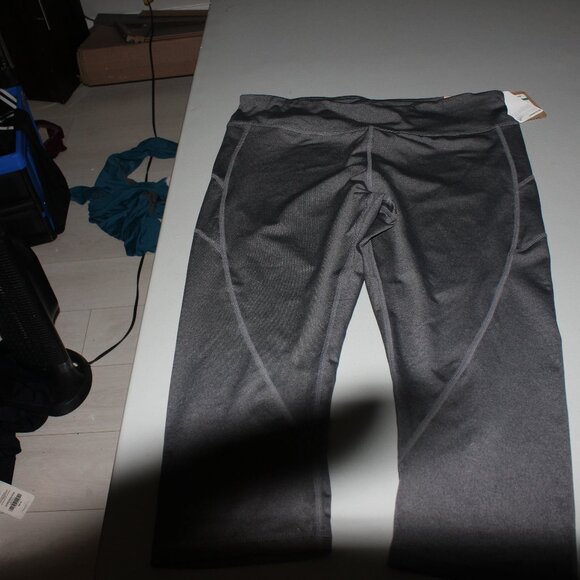 Hteather Grey Reebok Quick Capris Size XL New - Picture 2 of 5